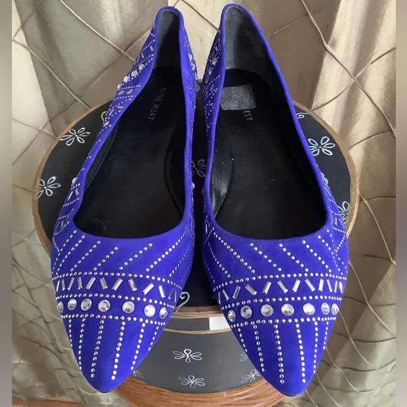 VGUC- Nine West Studded / Embellished Suede Pointed Toe Flats - Picture 2 of 9